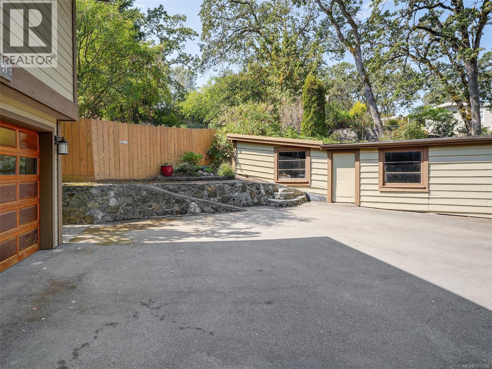 Photo 38 of 1251 Tattersall Dr, Saanich BC