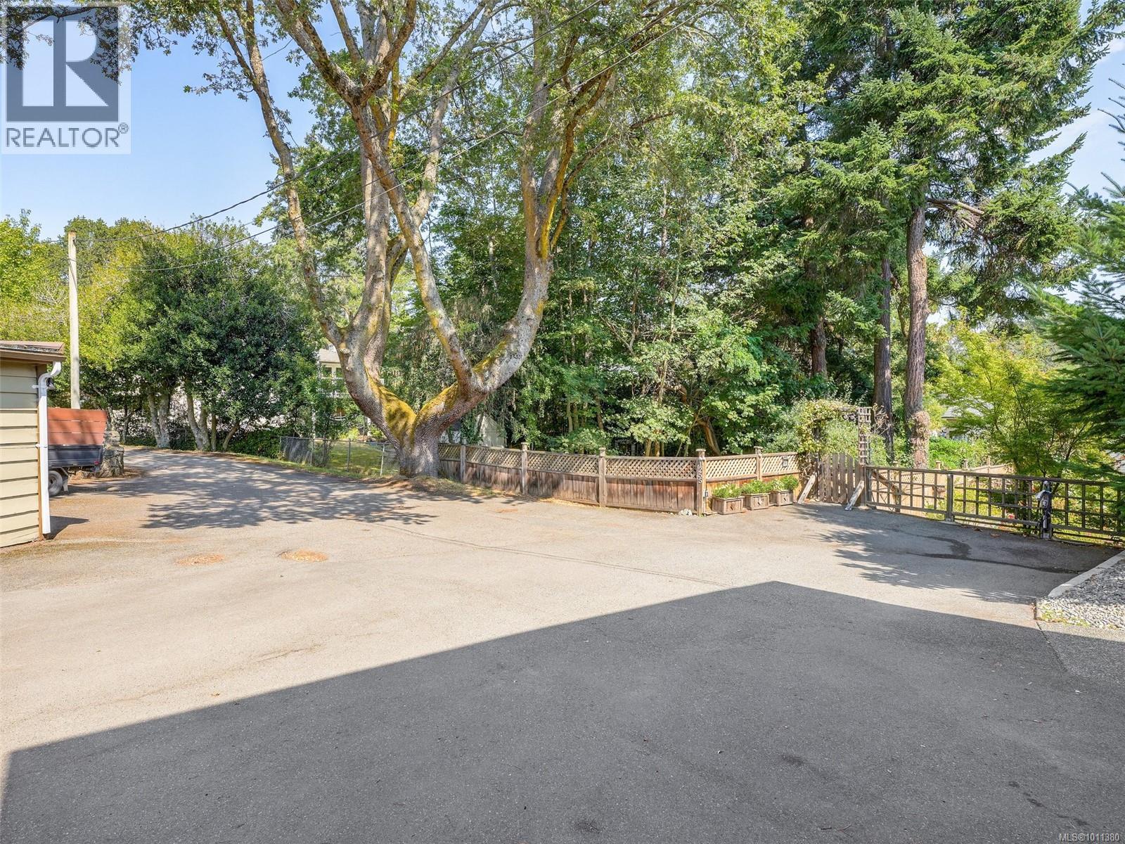 Photo 40 of 1251 Tattersall Dr, Saanich BC