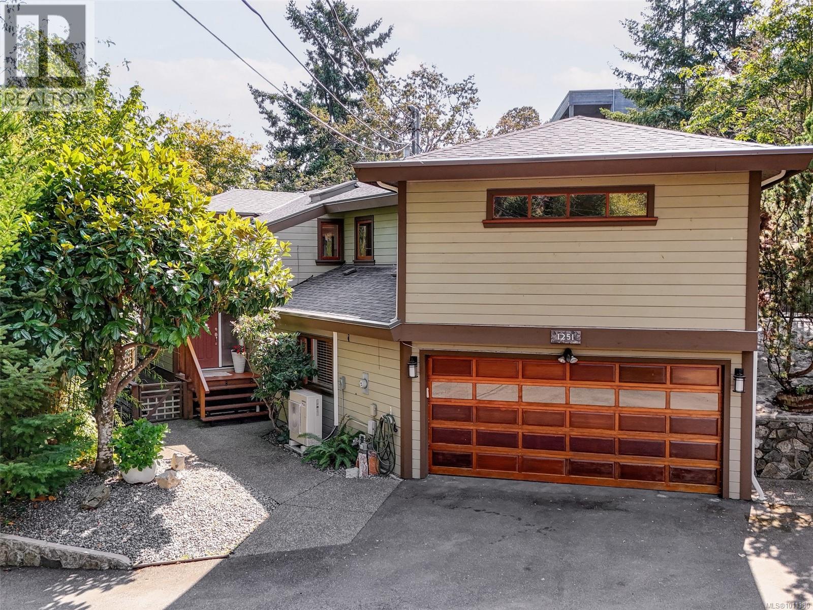 Photo 41 of 1251 Tattersall Dr, Saanich BC