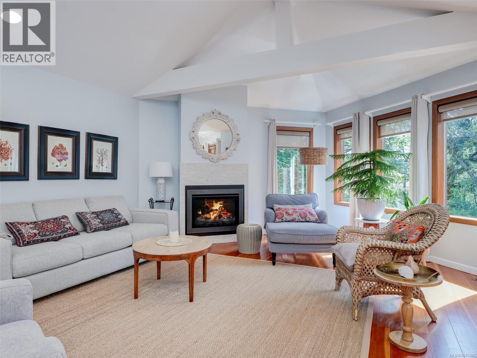 Photo 5 of 1251 Tattersall Dr, Saanich BC