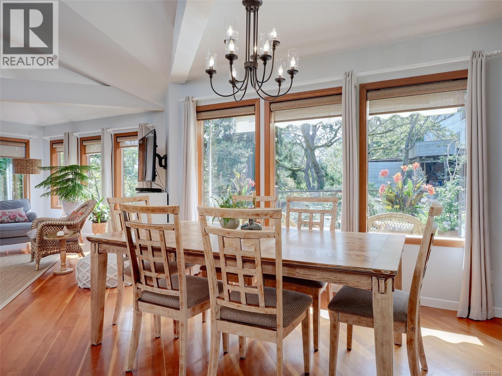 Photo 7 of 1251 Tattersall Dr, Saanich BC
