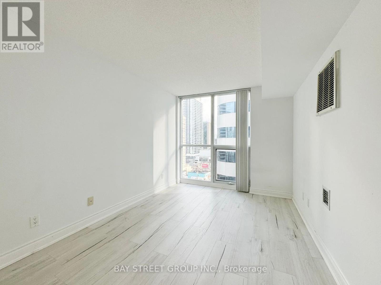 Photo 12 of 1611 4968 Yonge Street, Toronto ON