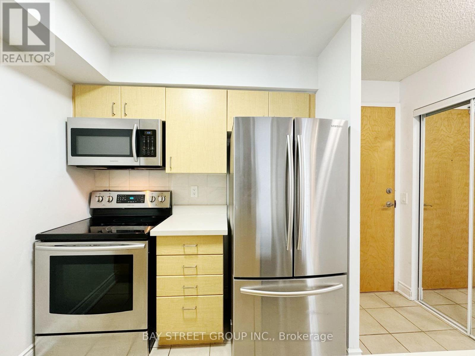 Photo 4 of 1611 4968 Yonge Street, Toronto ON