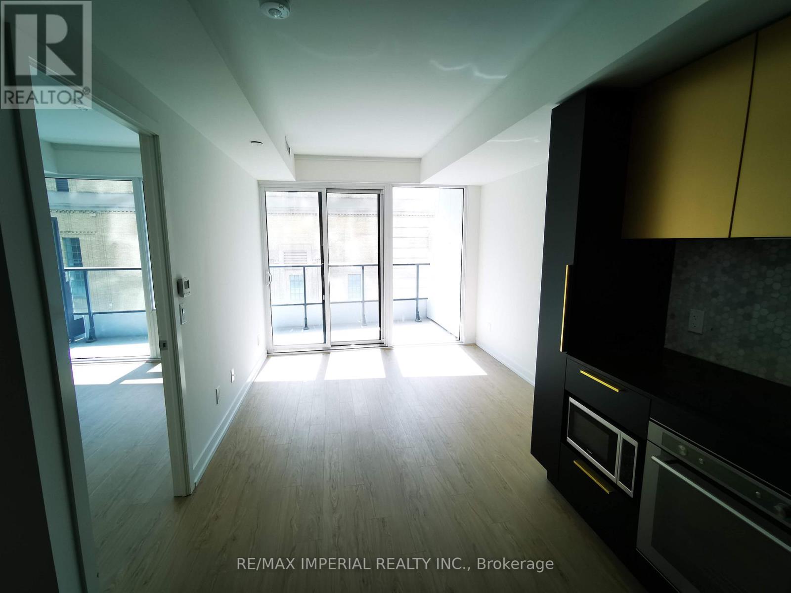 Photo 10 of 609 85 Wood Street, Toronto ON