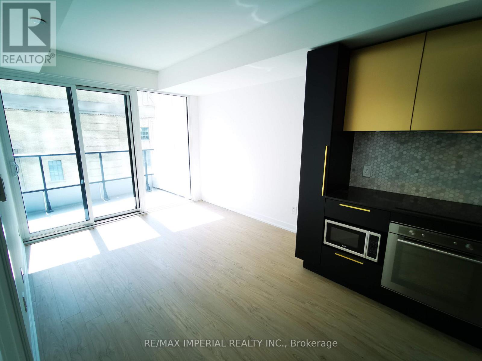 Photo 12 of 609 85 Wood Street, Toronto ON