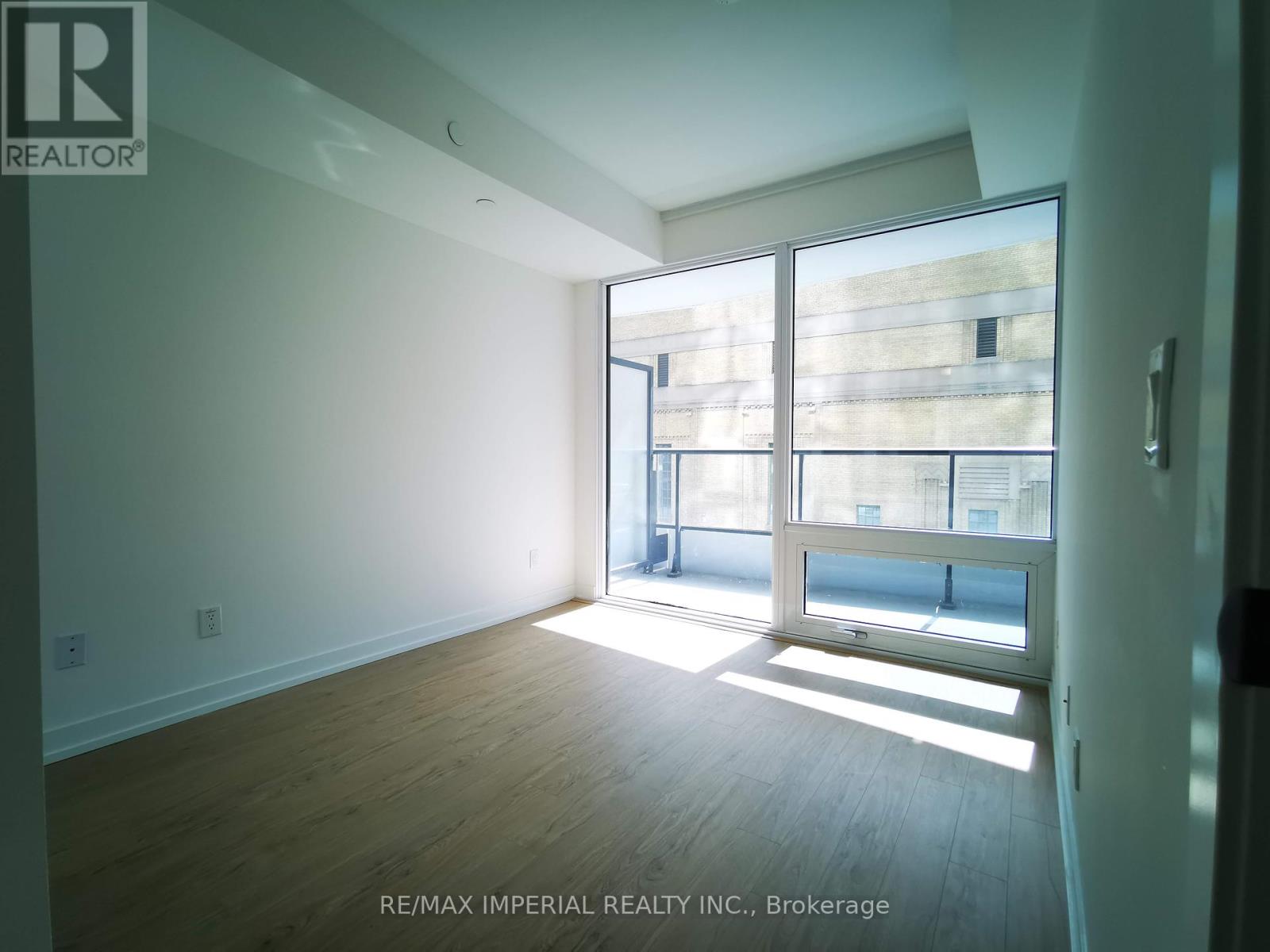 Photo 13 of 609 85 Wood Street, Toronto ON