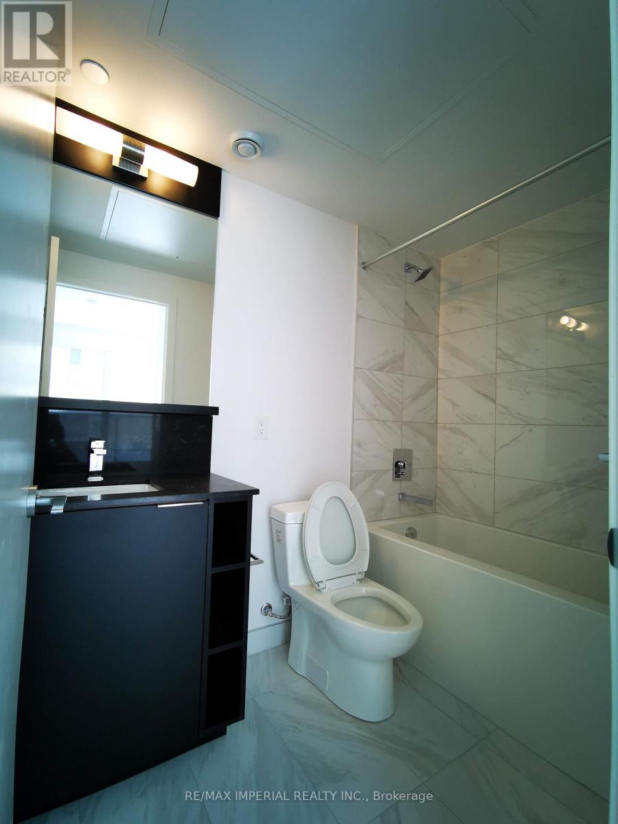 Photo 14 of 609 85 Wood Street, Toronto ON