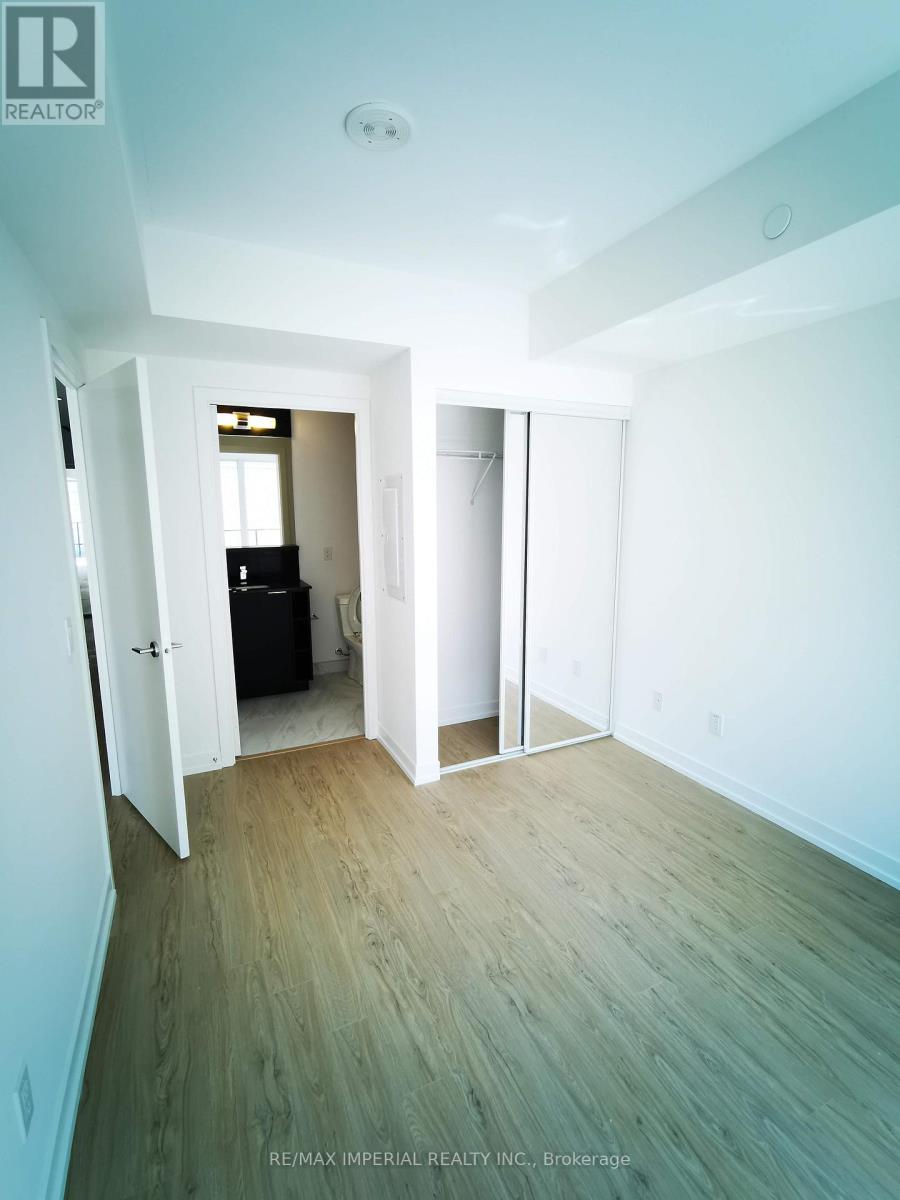 Photo 15 of 609 85 Wood Street, Toronto ON