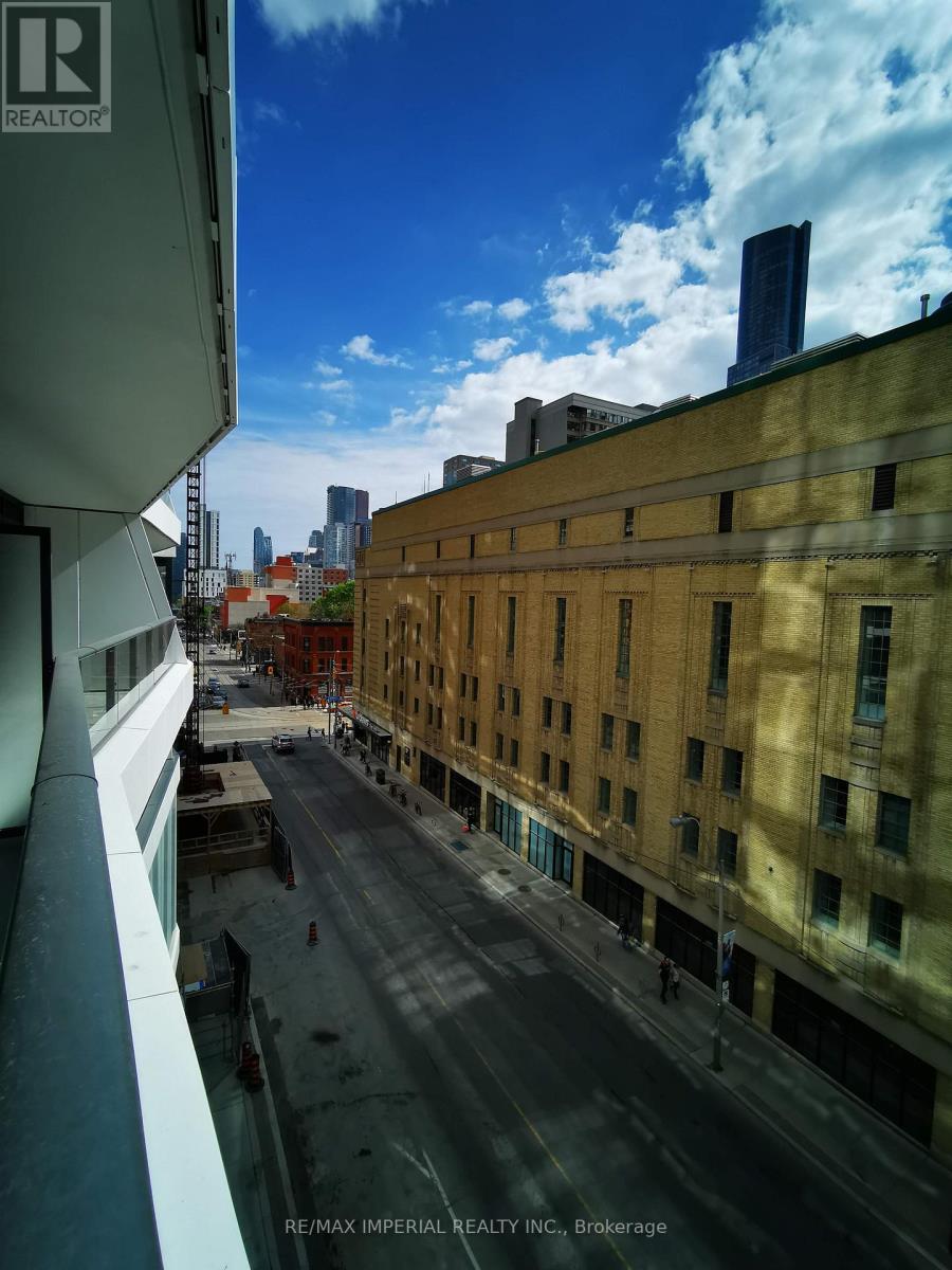 Photo 16 of 609 85 Wood Street, Toronto ON