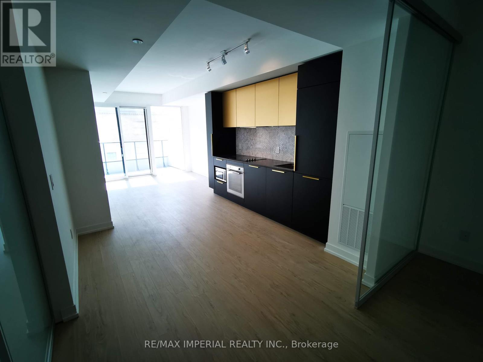 Photo 18 of 609 85 Wood Street, Toronto ON