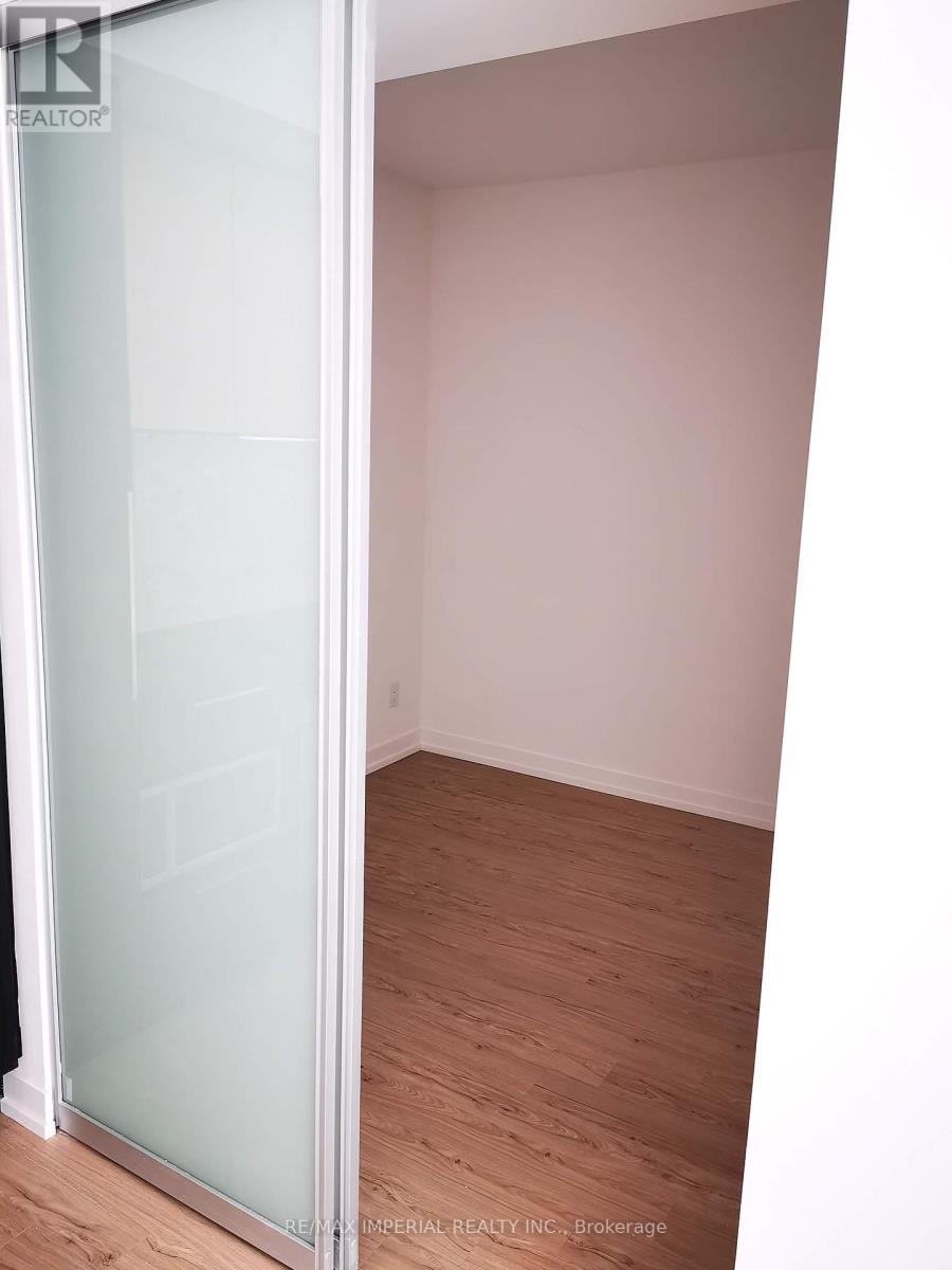 Photo 4 of 609 85 Wood Street, Toronto ON