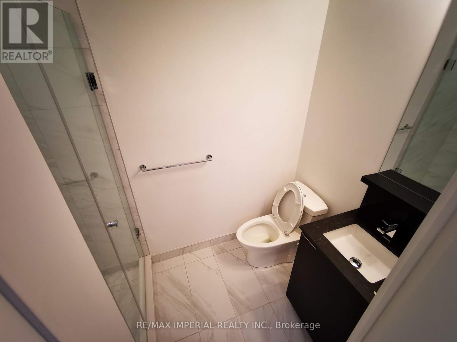 Photo 5 of 609 85 Wood Street, Toronto ON