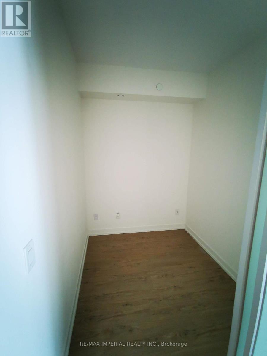 Photo 6 of 609 85 Wood Street, Toronto ON
