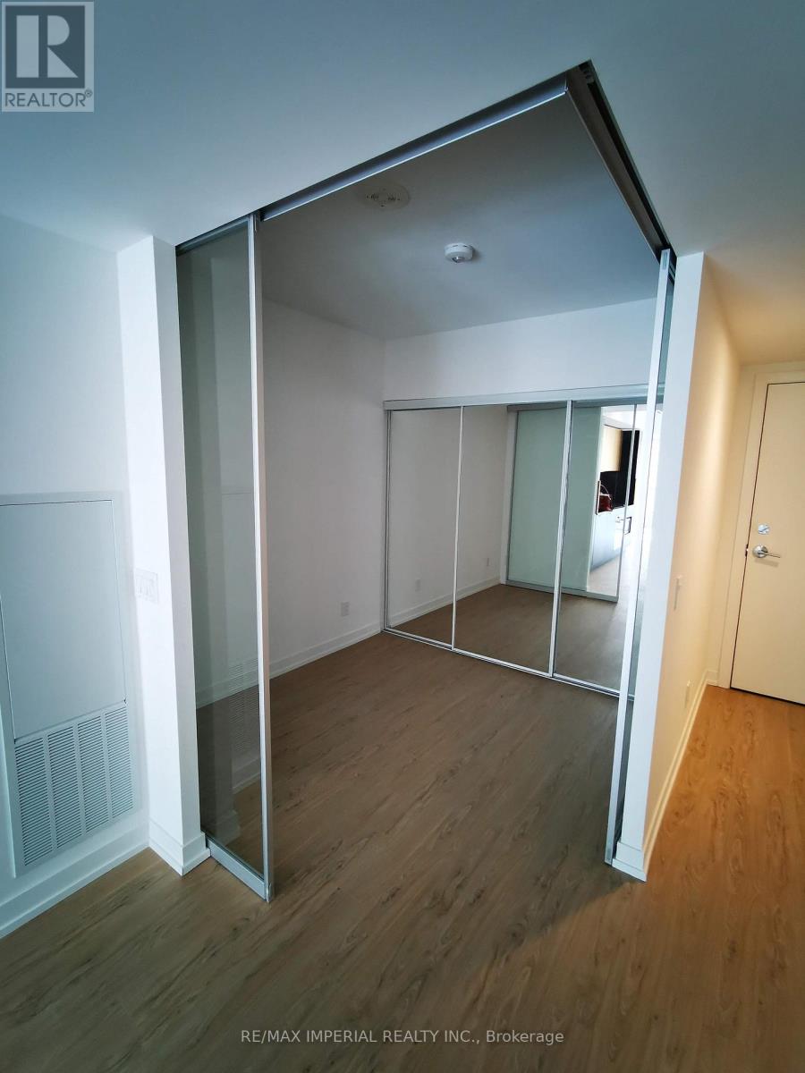 Photo 7 of 609 85 Wood Street, Toronto ON