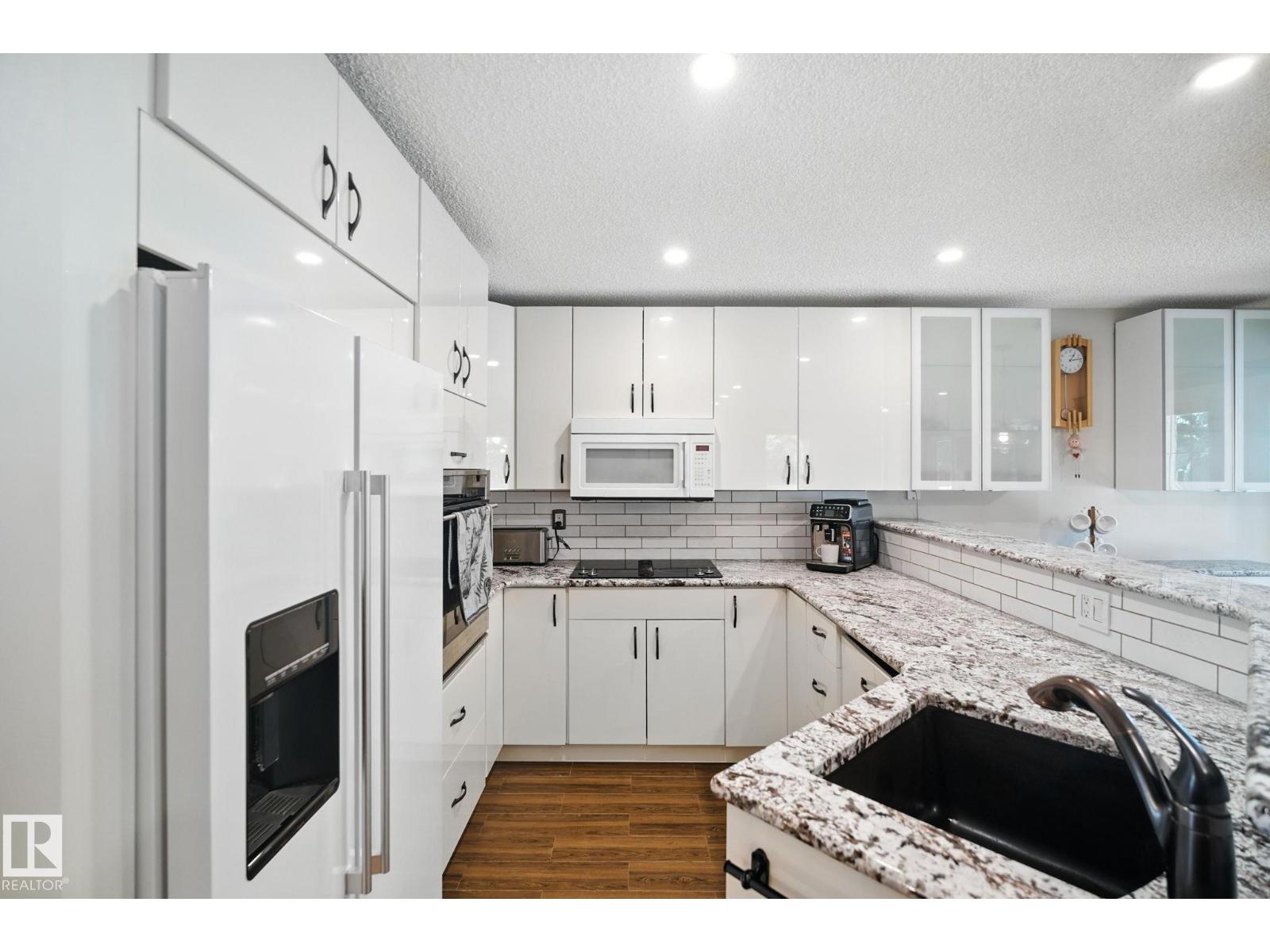 Photo 10 of 4632 151 St Nw, Edmonton AB