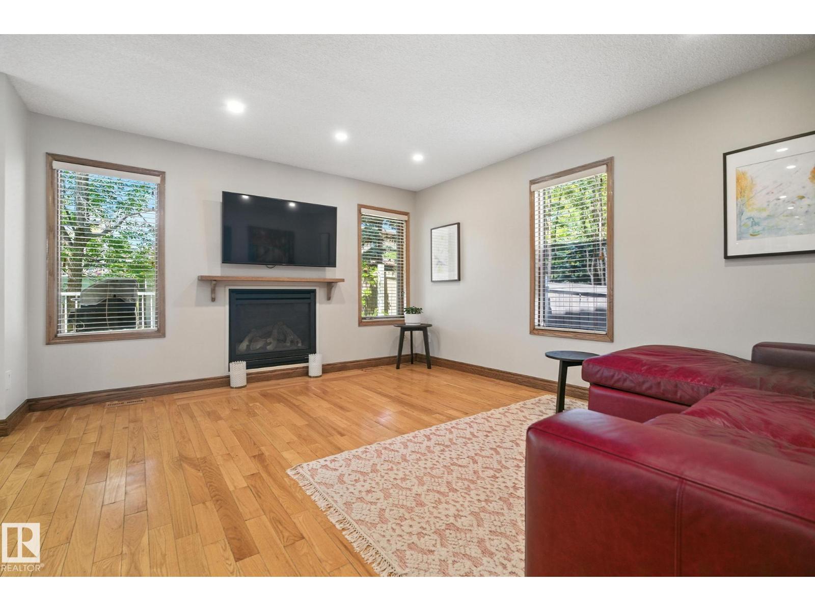 Photo 11 of 4632 151 St Nw, Edmonton AB