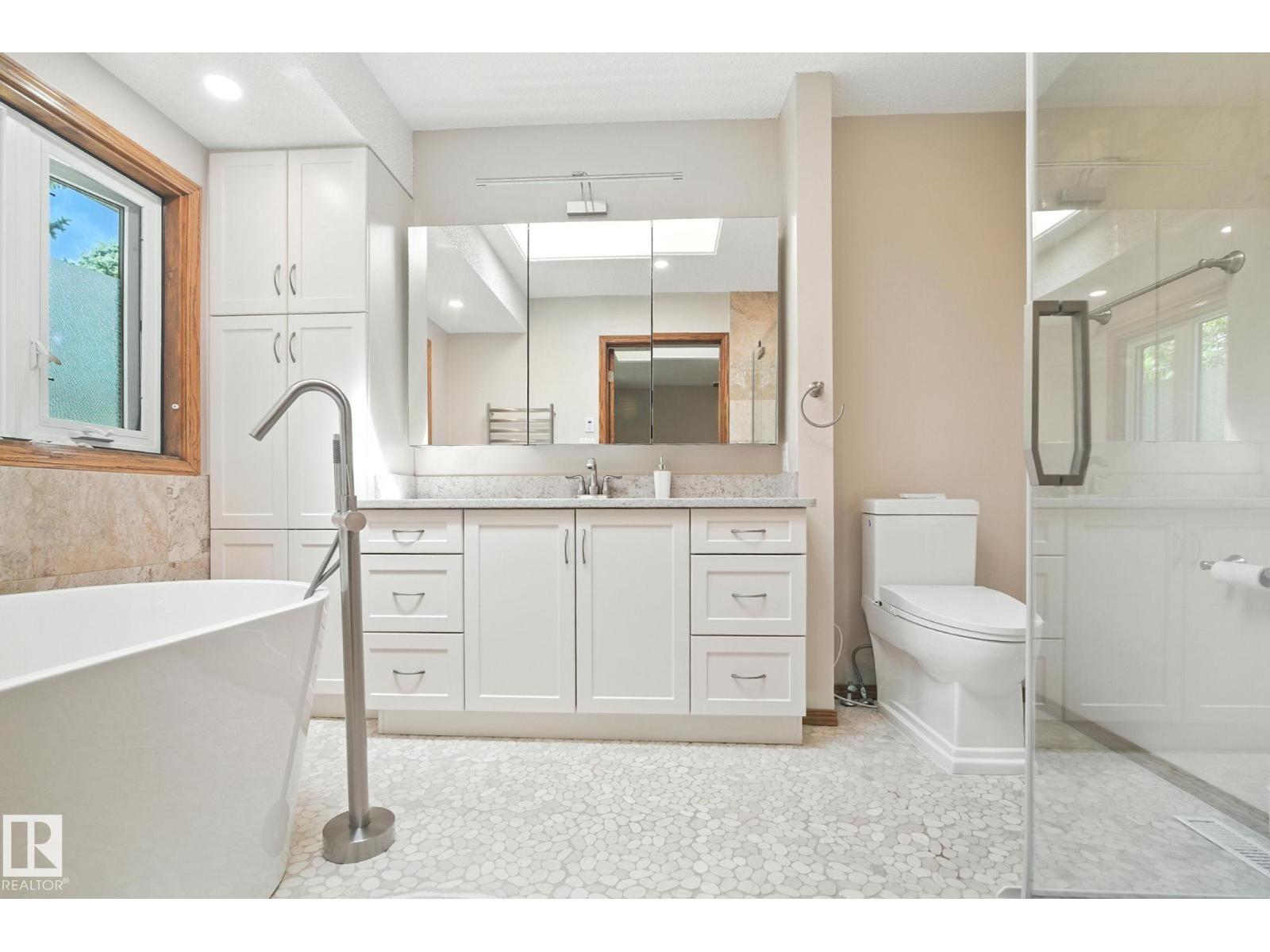 Photo 15 of 4632 151 St Nw, Edmonton AB