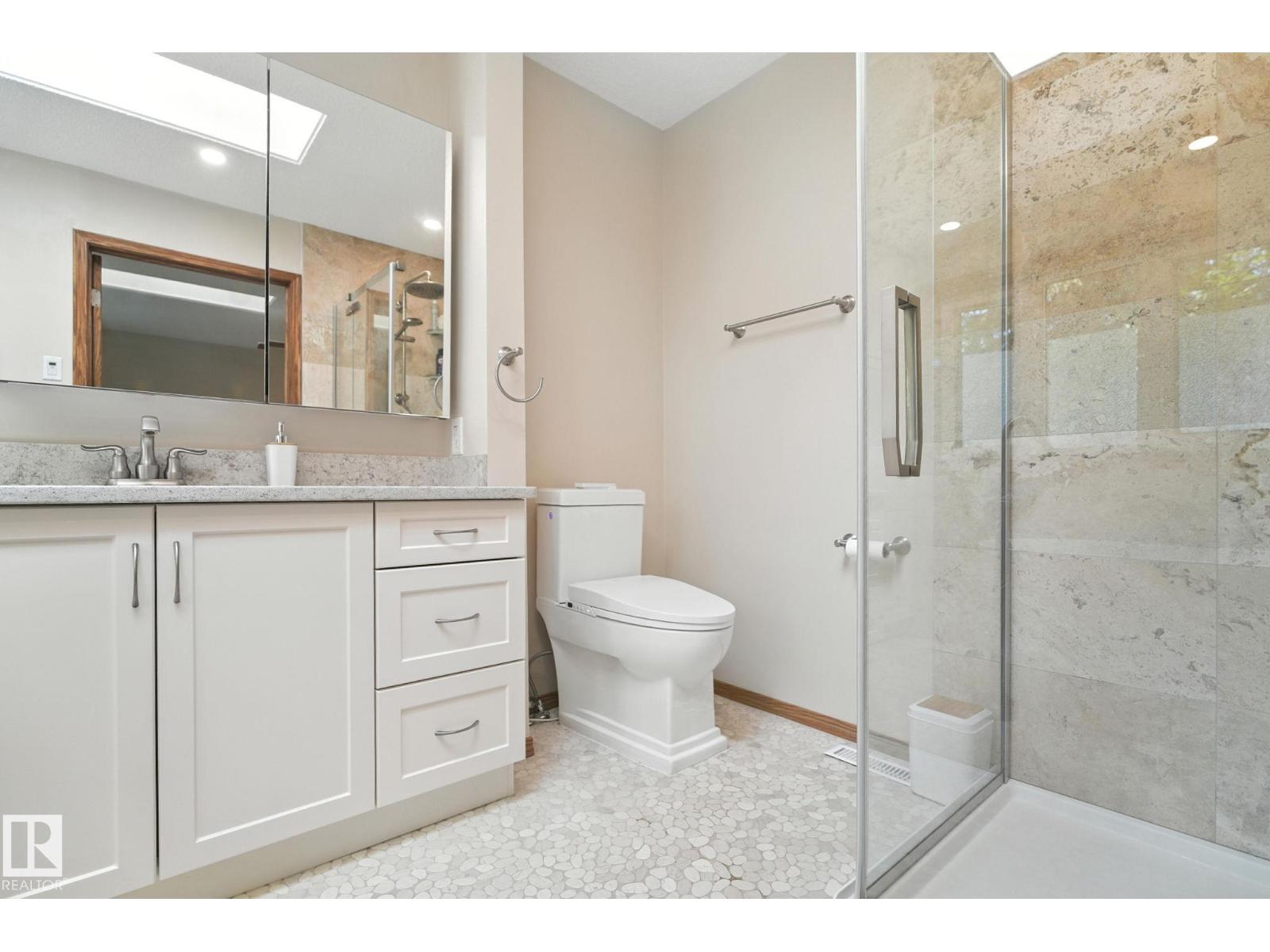 Photo 17 of 4632 151 St Nw, Edmonton AB