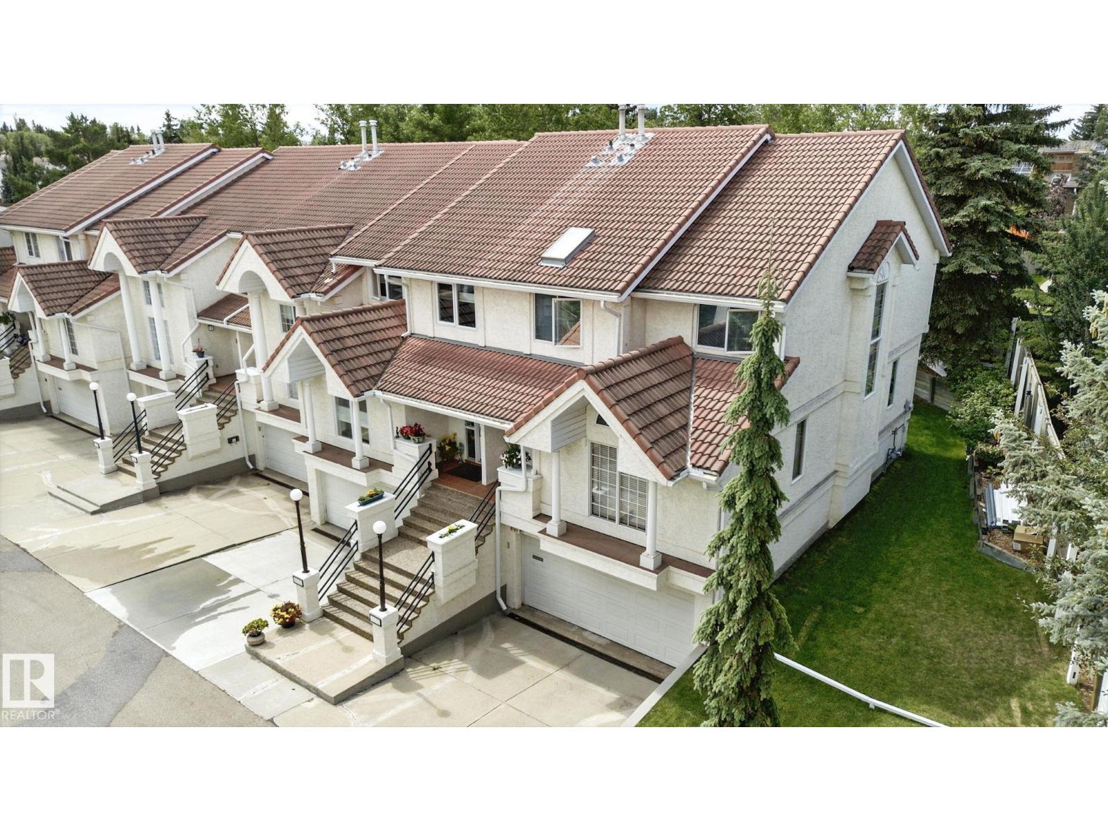 Photo 2 of 4632 151 St Nw, Edmonton AB