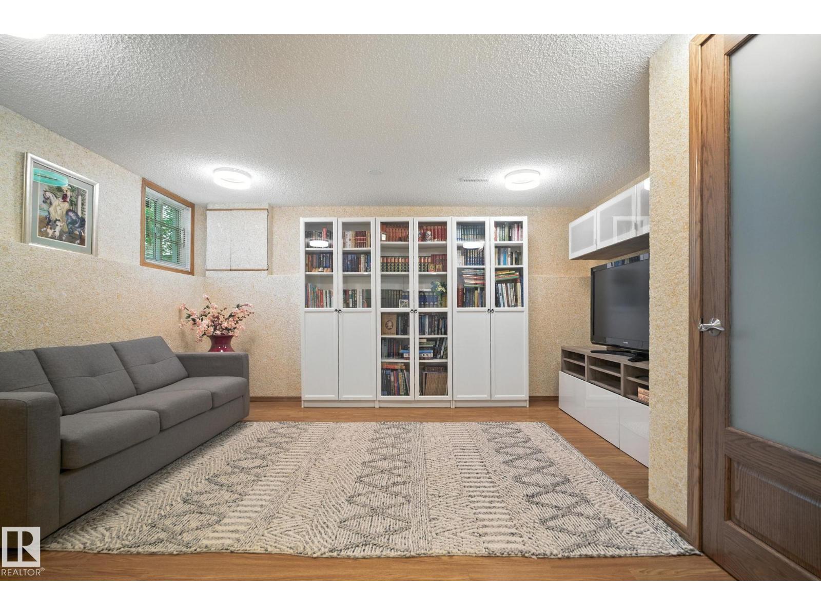 Photo 22 of 4632 151 St Nw, Edmonton AB