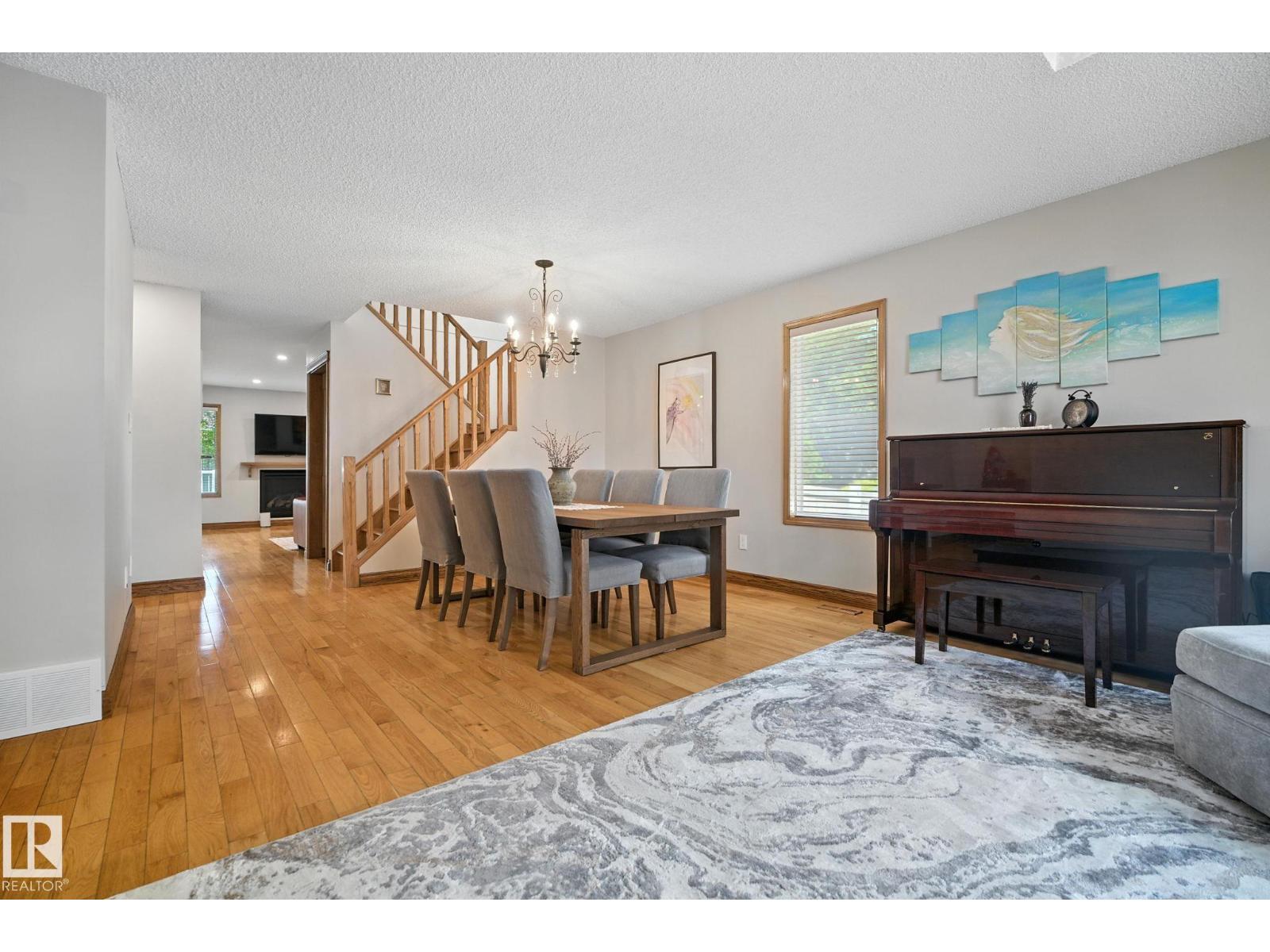 Photo 5 of 4632 151 St Nw, Edmonton AB
