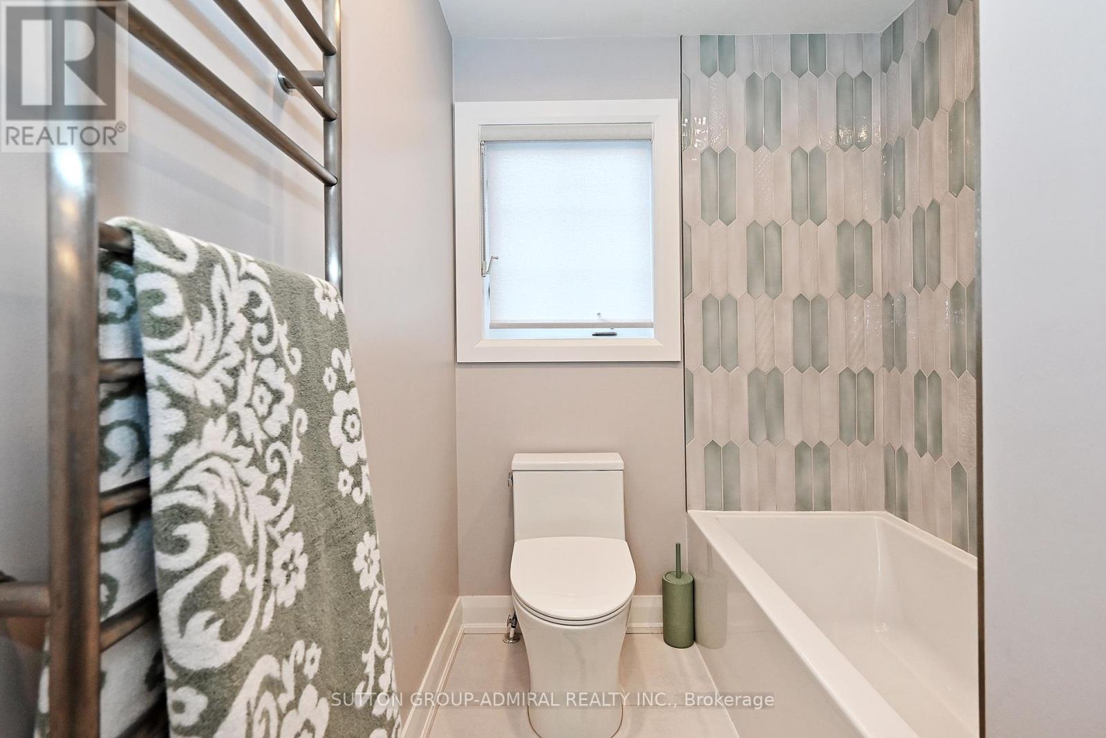Photo 28 of 32 Seabreeze Avenue, Vaughan ON