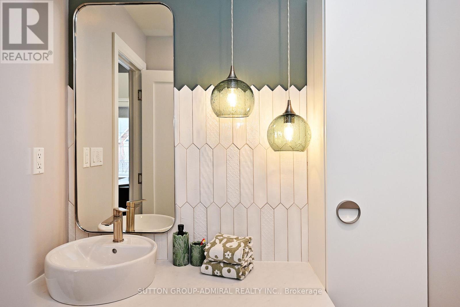Photo 29 of 32 Seabreeze Avenue, Vaughan ON