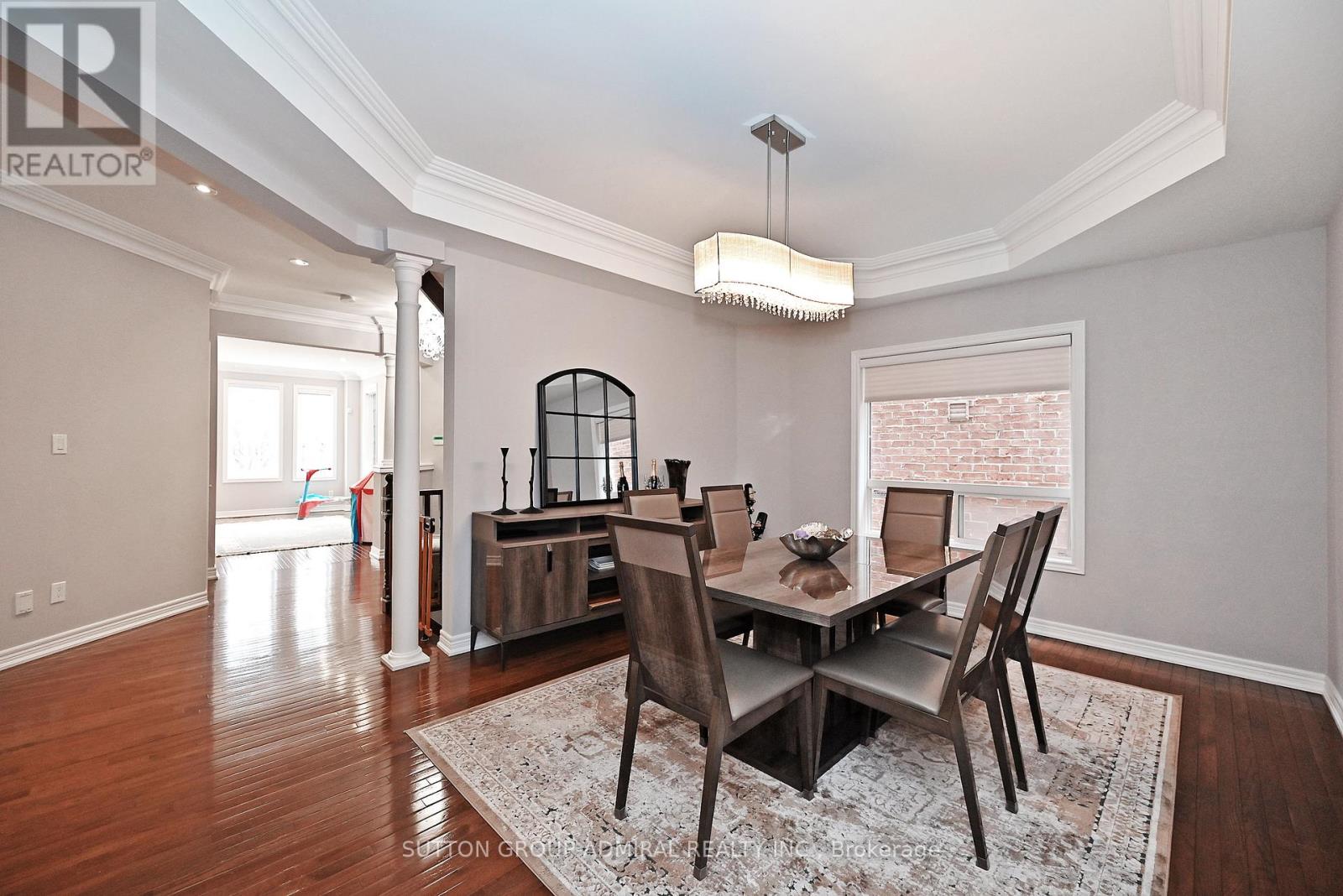 Photo 5 of 32 Seabreeze Avenue, Vaughan ON
