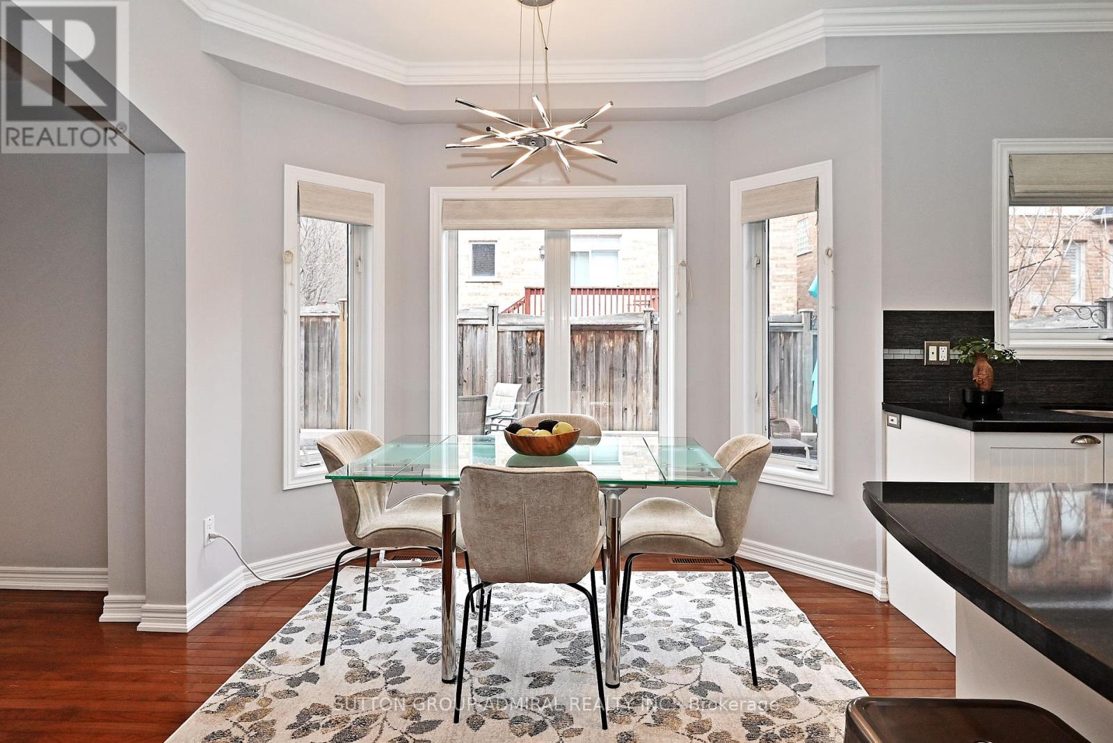Photo 9 of 32 Seabreeze Avenue, Vaughan ON