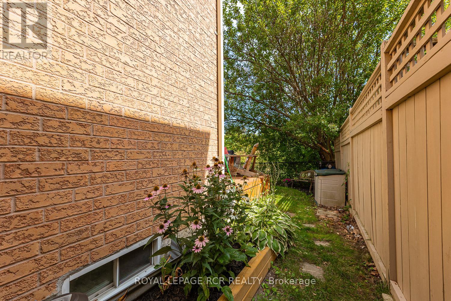 Photo 35 of 198 Pressed Brick Drive, Brampton ON