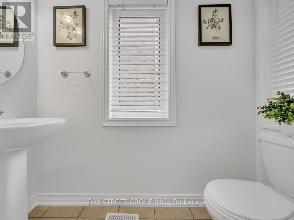 Photo 23 of 92 Abigail Crescent, Caledon ON