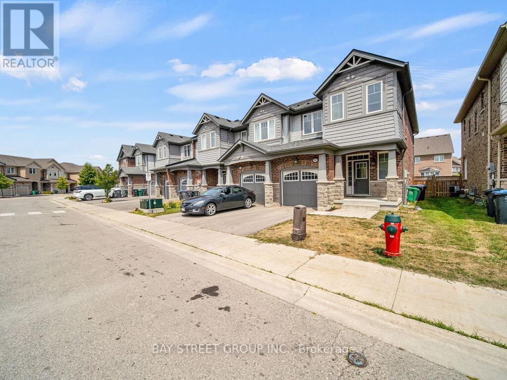 Photo 3 of 92 Abigail Crescent, Caledon ON