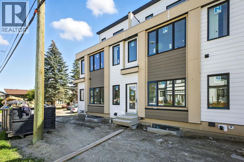 Photo 3 of 3303 21 Avenue Sw, Calgary AB