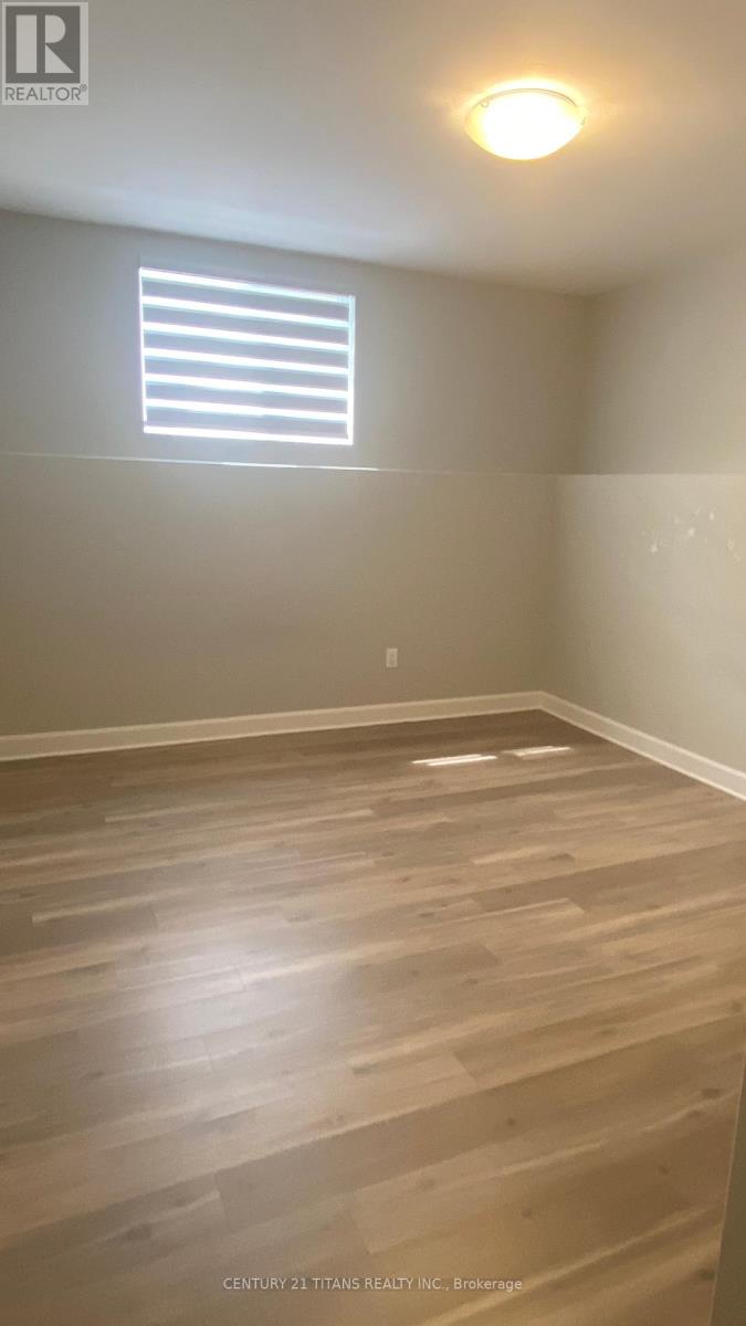 Photo 10 of 84 Arrowhead Lane, Chathamkent ON