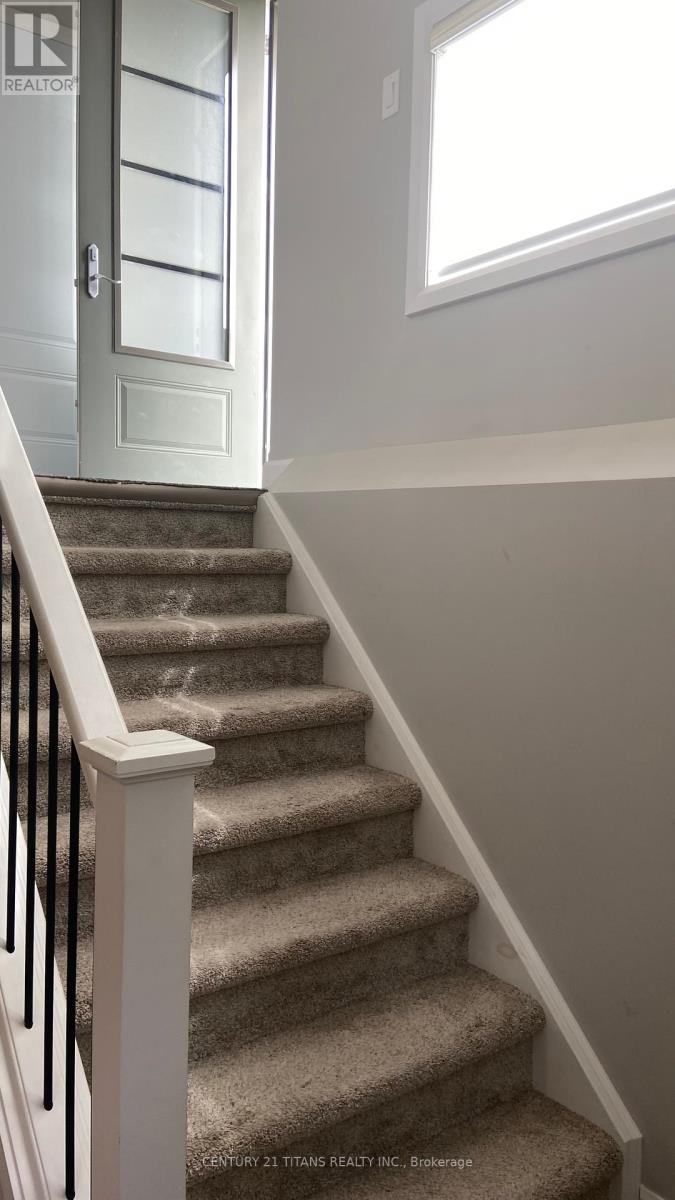 Photo 11 of 84 Arrowhead Lane, Chathamkent ON