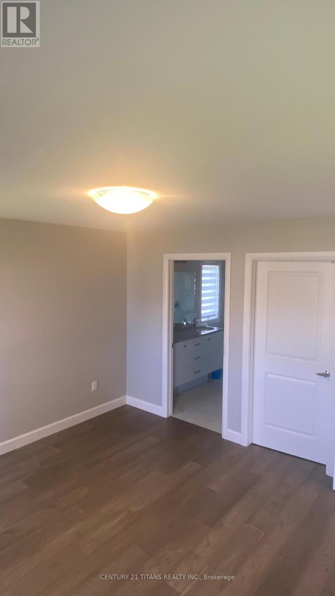 Photo 6 of 84 Arrowhead Lane, Chathamkent ON
