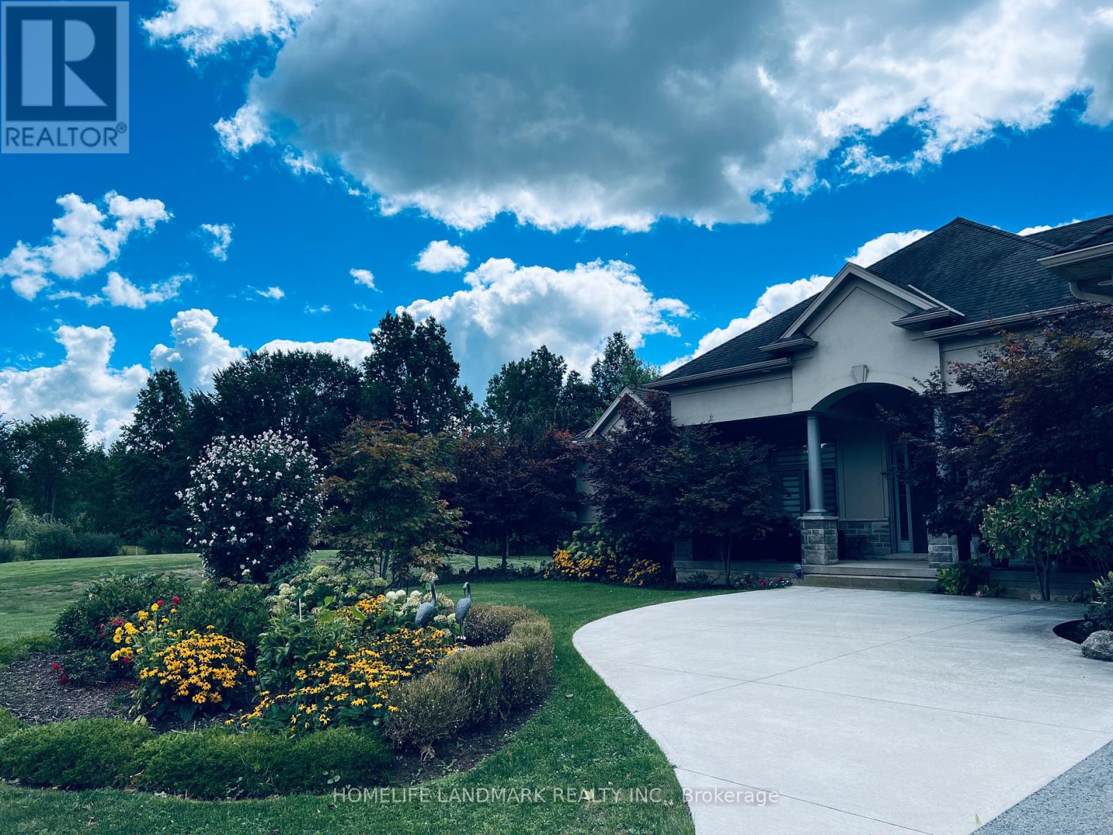 Photo 2 of 3308 Avery Boulevard, Niagara Falls ON