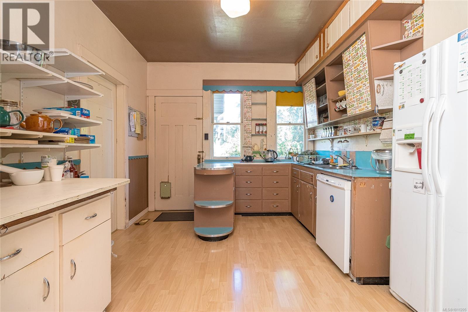 Photo 11 of 3329 Kingsley St, Saanich BC