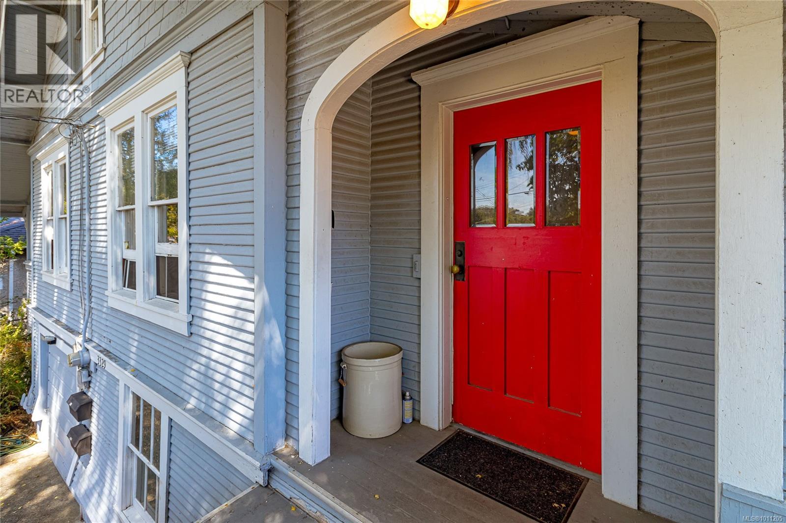Photo 3 of 3329 Kingsley St, Saanich BC