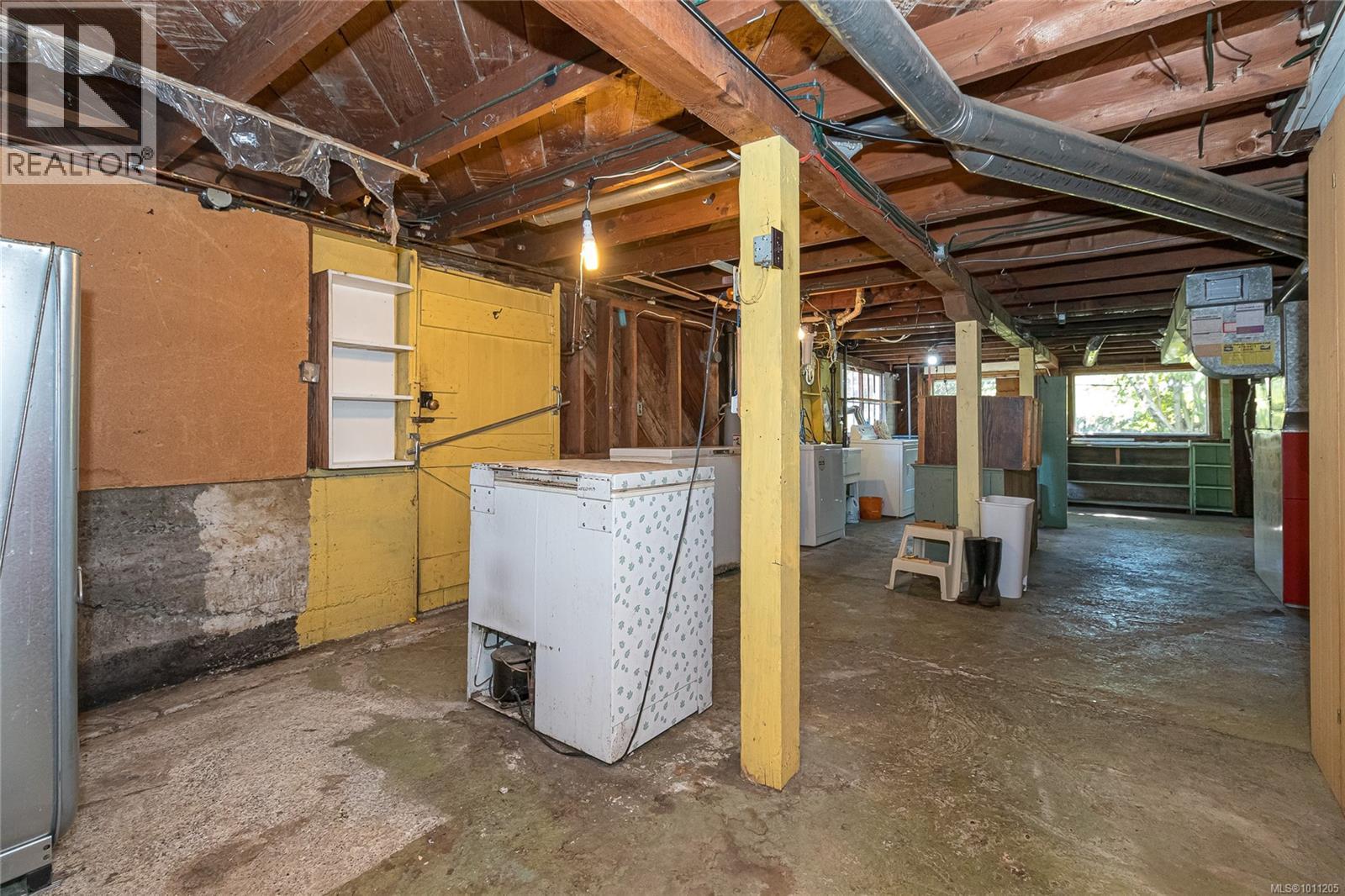 Photo 35 of 3329 Kingsley St, Saanich BC