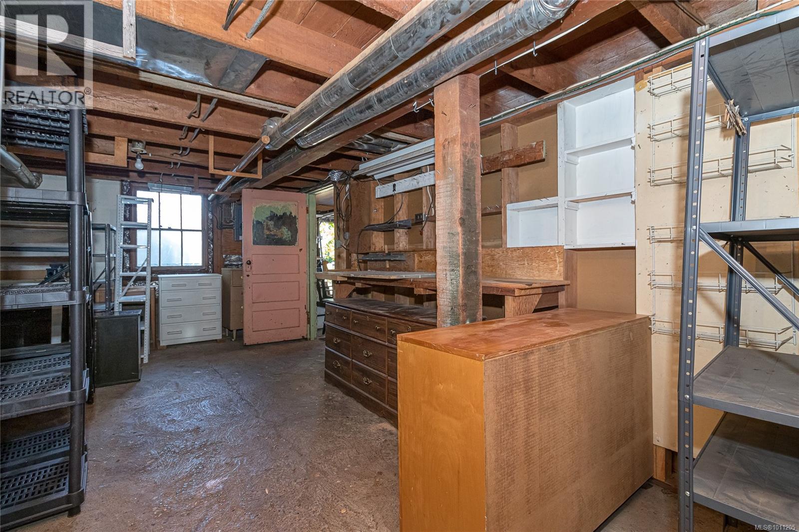 Photo 36 of 3329 Kingsley St, Saanich BC