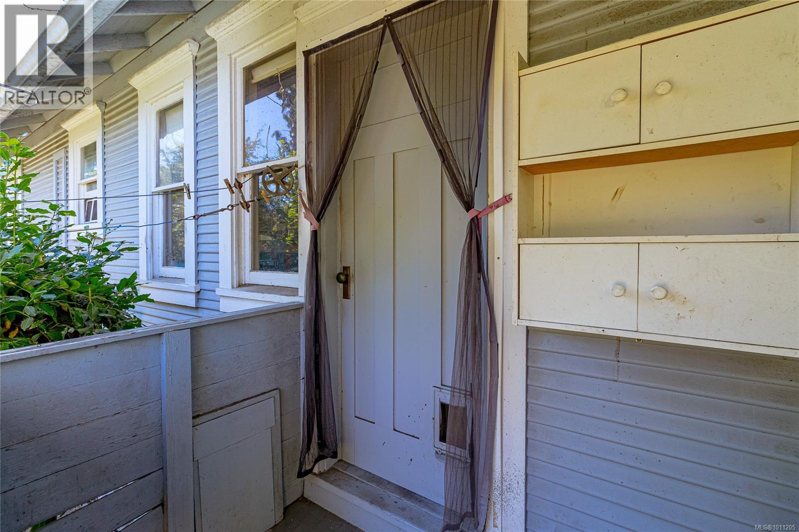 Photo 38 of 3329 Kingsley St, Saanich BC