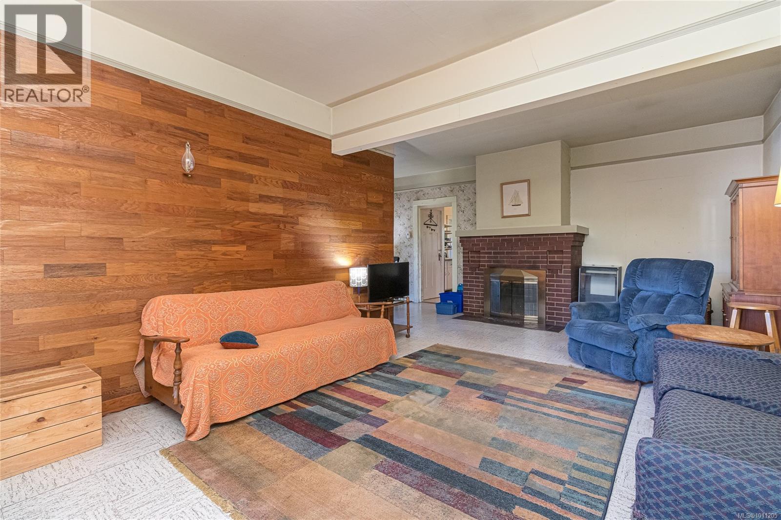 Photo 4 of 3329 Kingsley St, Saanich BC