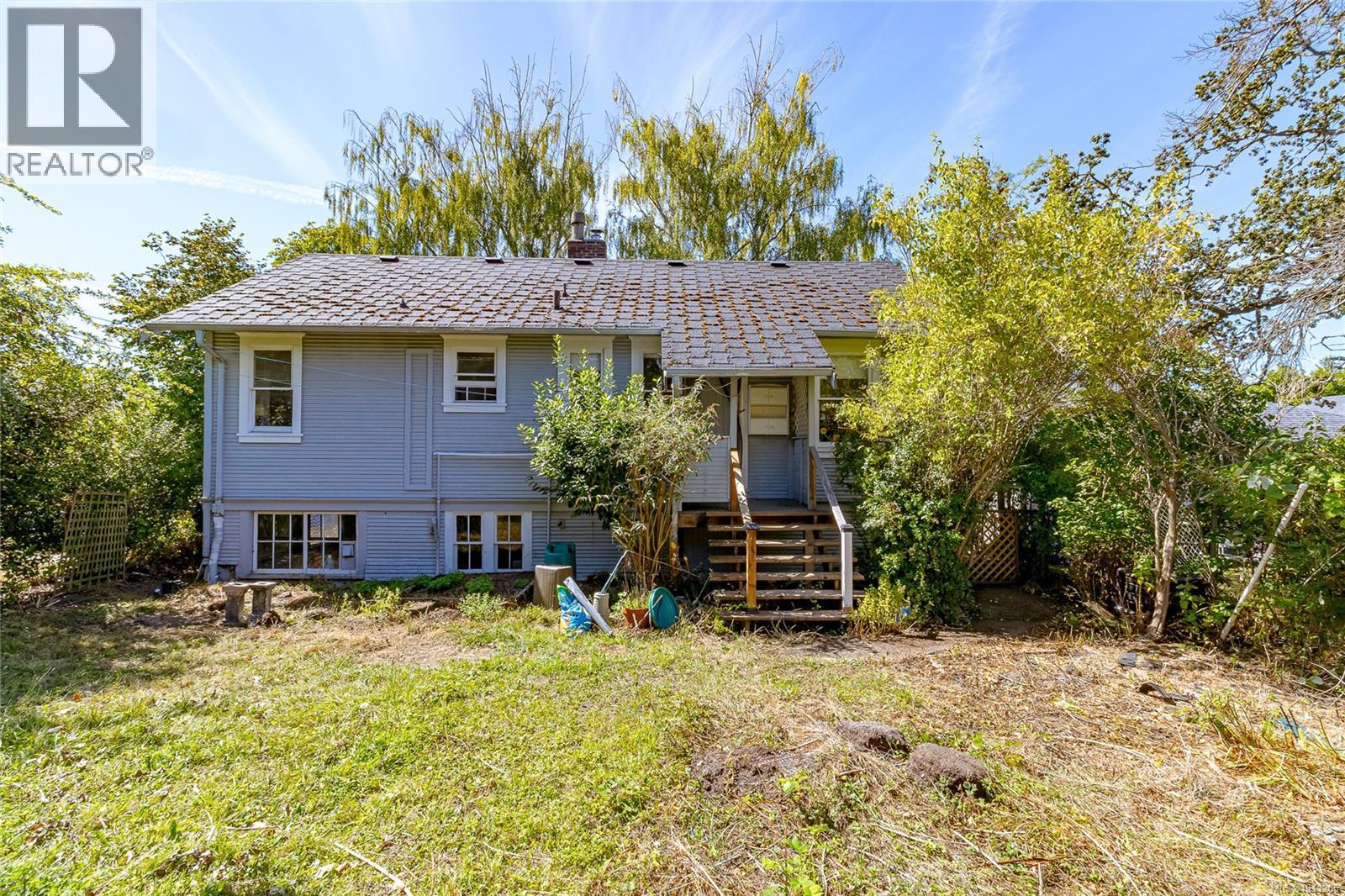 Photo 40 of 3329 Kingsley St, Saanich BC