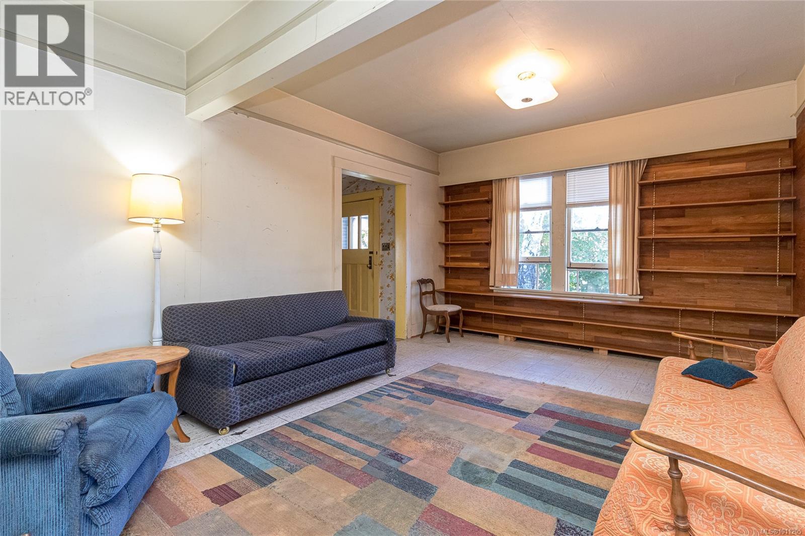 Photo 6 of 3329 Kingsley St, Saanich BC
