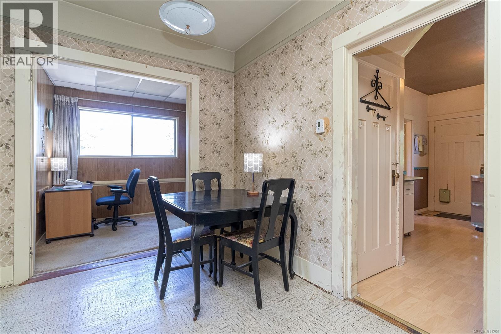 Photo 8 of 3329 Kingsley St, Saanich BC