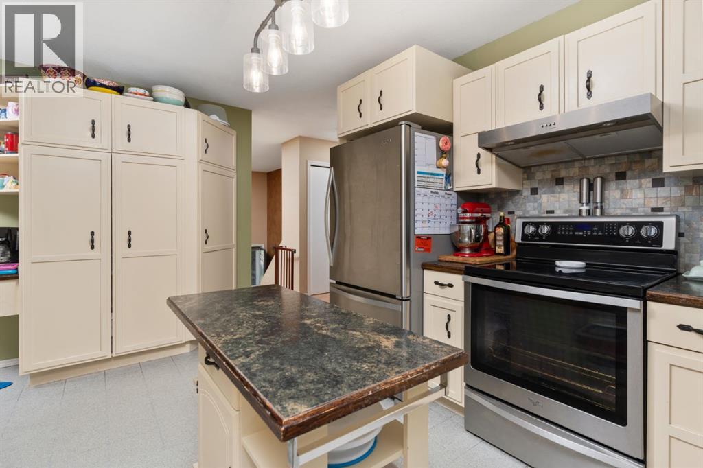 Photo 7 of 5905 54 Avenue, Camrose AB
