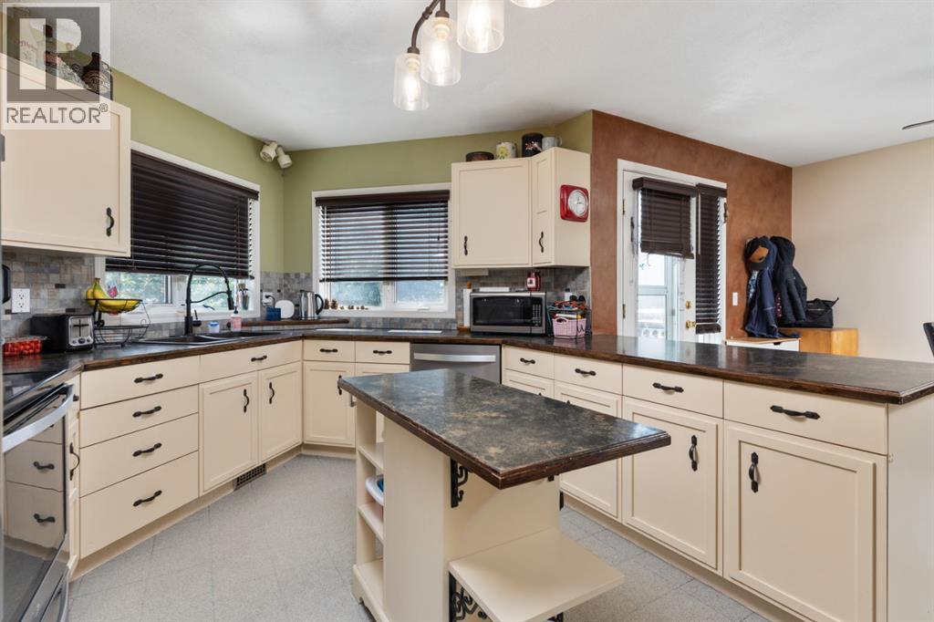 Photo 6 of 5905 54 Avenue, Camrose AB