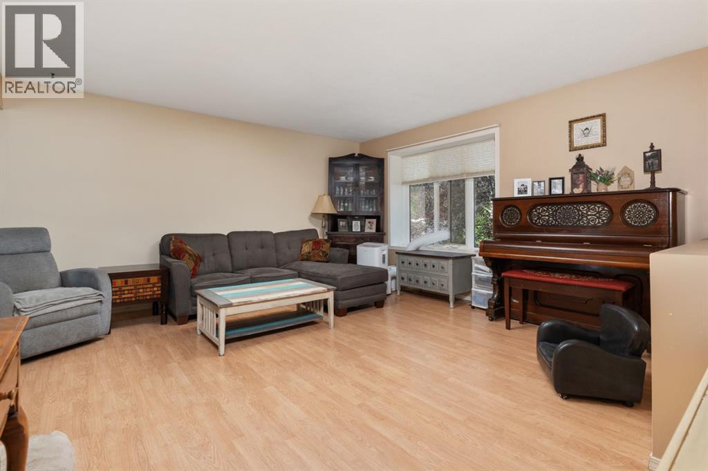 Photo 5 of 5905 54 Avenue, Camrose AB