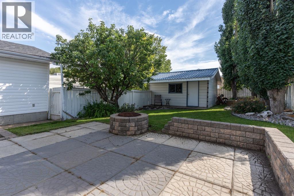 Photo 3 of 5905 54 Avenue, Camrose AB